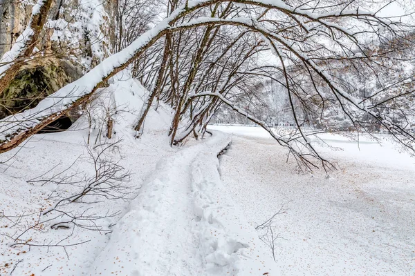 Plitvice lakes snöiga vinter — Stockfoto