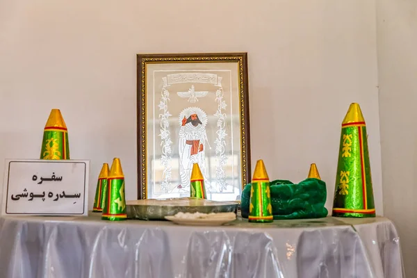Zoroastrian Sedreh Pooshi ritual — Stock Photo, Image