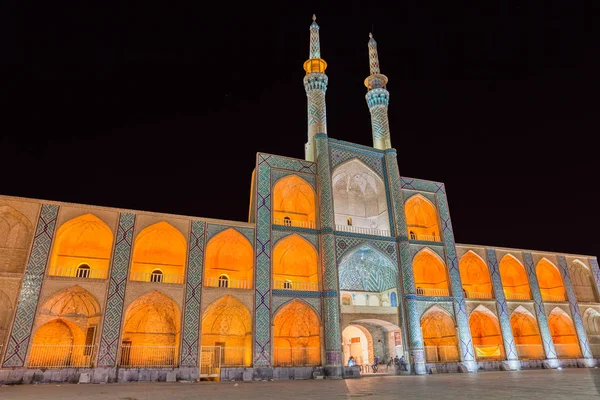 Amir Chakhmaq komplexum éjszaka Yazd városában — Stock Fotó