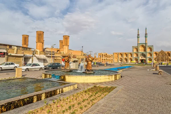 Tres estatuas de viajeros antiguos en Yazd — Foto de Stock