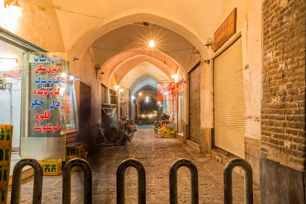 Yezd Amir Chakhmaq kompleksi tarafından gece — Stok fotoğraf