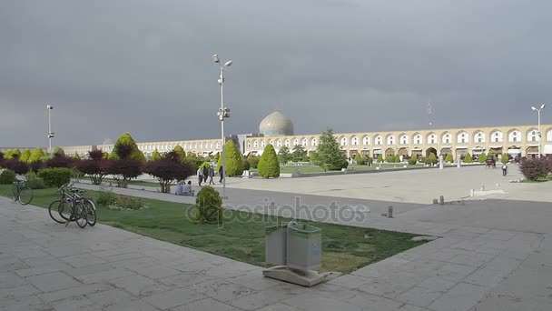 Площадь Имама Исфахана перед дождём — стоковое видео