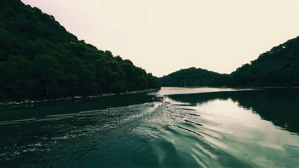 Barco na ilha Mljet antena — Vídeo de Stock