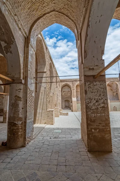 Vieille architecture de mosquée de Nain — Photo