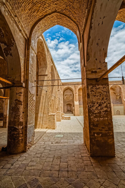 Nain old mosque architecture