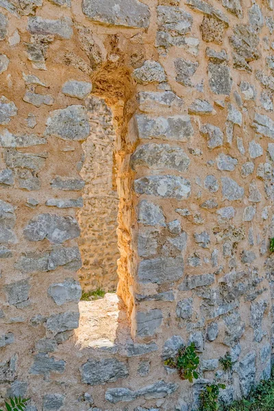 Ön Romanesk kilise pencere — Stok fotoğraf