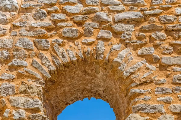 Pre-Romaanse kerk venster — Stockfoto