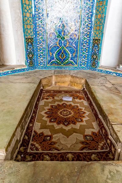 Intérieur coloré de la mosquée Yame — Photo