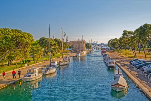 Trogir pequeño puerto — Foto de Stock