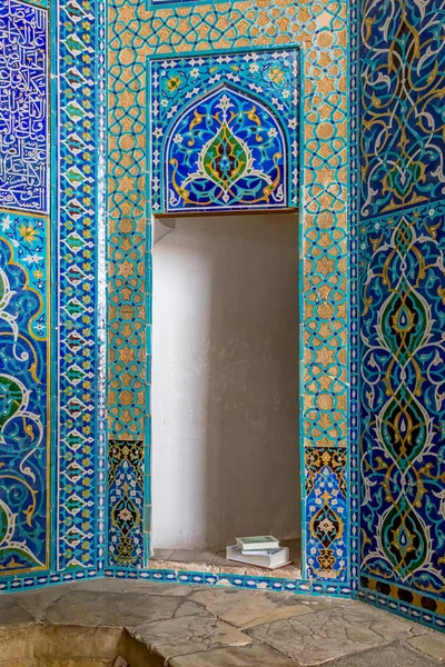 Kleurrijke interieur van de moskee van Yame — Stockfoto