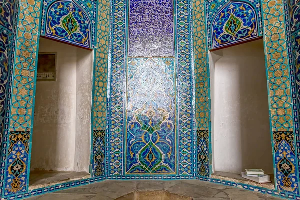 Interior colorido da mesquita Yame — Fotografia de Stock