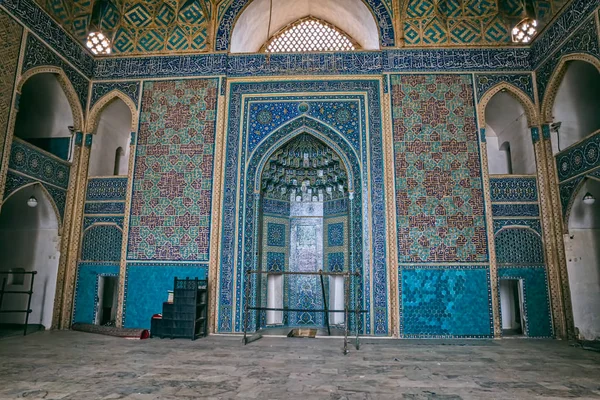 Kleurrijke interieur van de moskee van Yame — Stockfoto