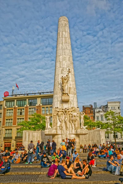 Amsterdam National Monument gathering place at the Dam square — Stock Photo, Image