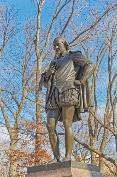 New York Central Park William Shakespeare bronzen sculptuur winter — Stockfoto
