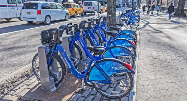 New York rental bikes on Fifth Avenue — 스톡 사진