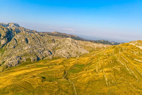 Μαυροβούνιο βουνά πεζοπορία trail - εναέρια — Φωτογραφία Αρχείου