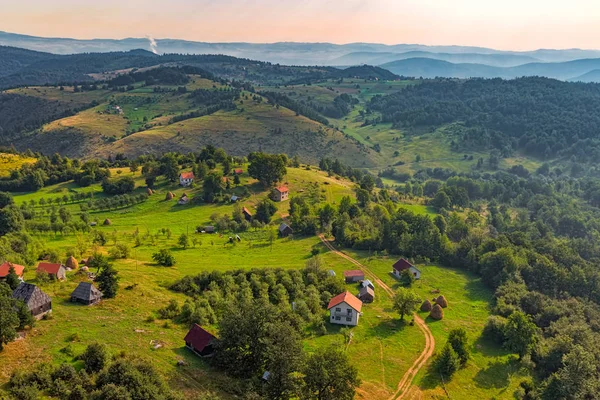 Деревня Монтенегро в горах - воздушная — стоковое фото