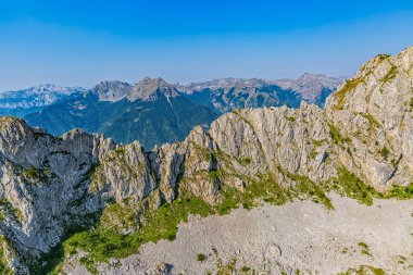 Karadağ dağlar helikopter havadan görünümü