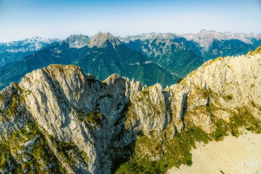 Dağlar helikopter hava görüntüsü