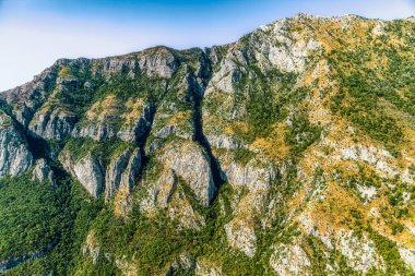 Karadağ dağlar helikopter havadan görünümü