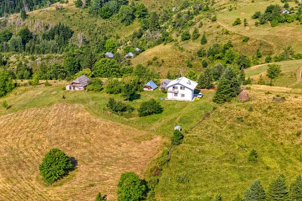 Monténégro montagnes étables d'été - aérien — Photo