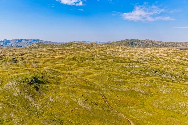 Montenegró hegyek gyalogos trail - antenna — Stock Fotó