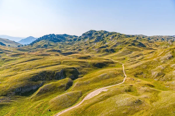 Montenegró hegyek gyalogos trail - antenna — Stock Fotó