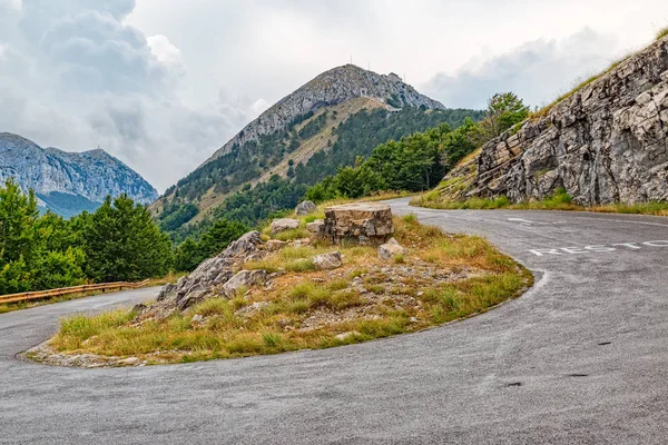 Mountain road curvature — Stock Photo, Image