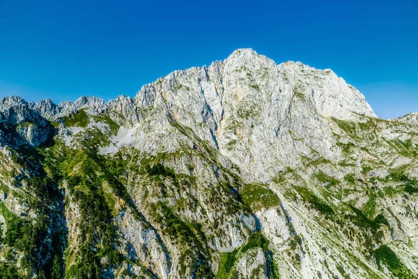 Montenegro montanhas helicóptero vista aérea — Fotografia de Stock