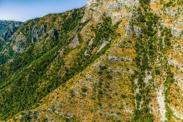 Montenegró hegyek helikopter a légi felvétel — Stock Fotó