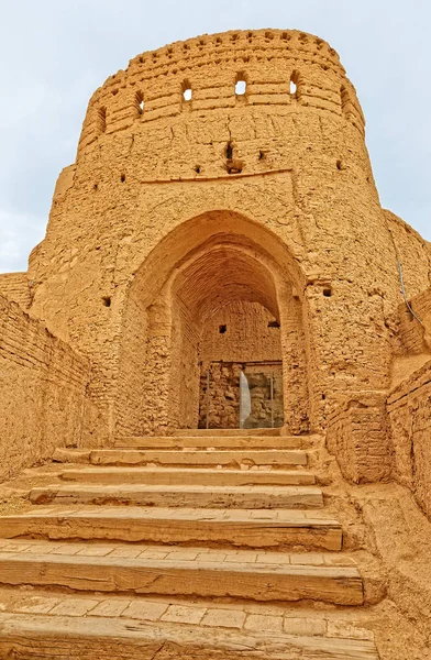 Entrada al castillo de Narin — Foto de Stock