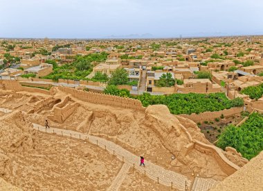 Meybod şehri harabeye döndü