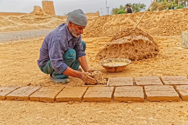 Clayman making bricks — Stock Photo, Image