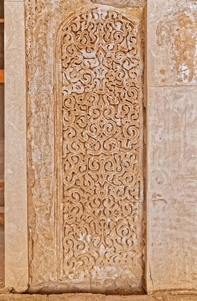 Antiguo relieve de la pared mezquita — Foto de Stock