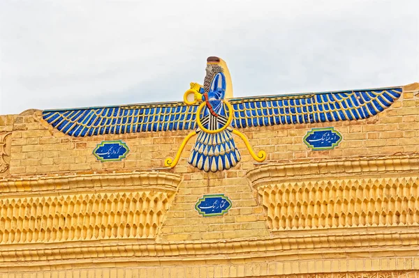 Faravahar sur le temple zoroastrien — Photo