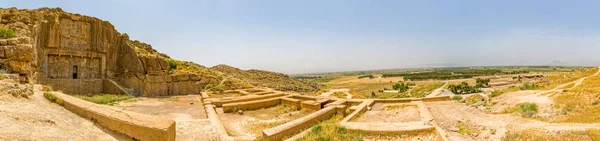 Persepolis ve kraliyet mezarı panoraması — Stok fotoğraf