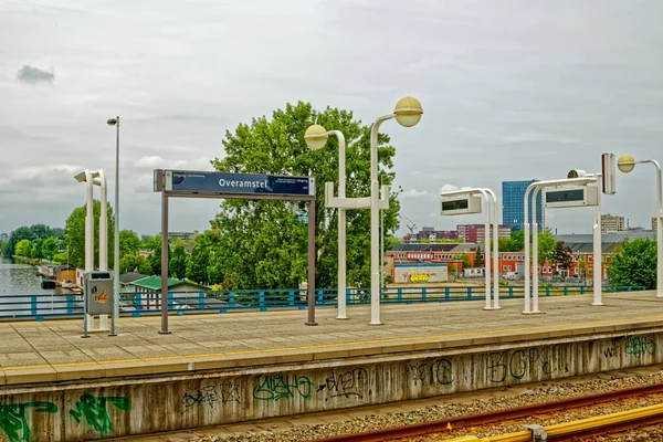 阿姆斯特丹工业区的Overamstel空港地铁站 — 图库照片