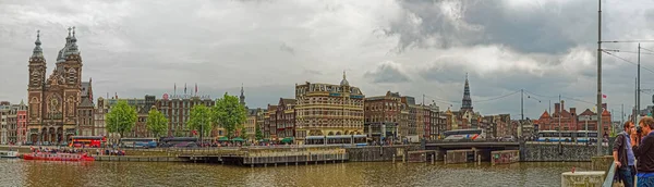 Amszterdam panorámás kilátás a főpályaudvarra Central Station Netherlands — Stock Fotó