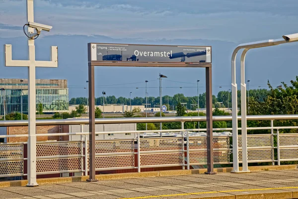 Amsterdam Overamstel stazione della metropolitana vuota nella zona industriale — Foto Stock