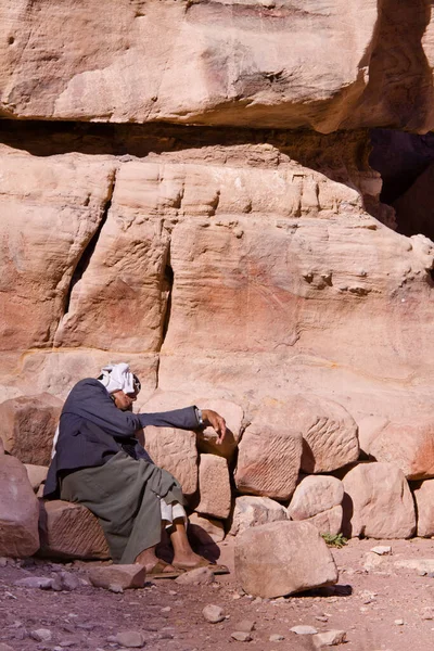 Bédouin dormant à Petra - Jordanie — Photo