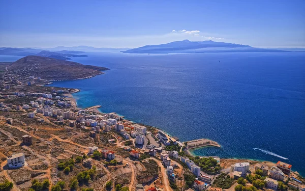 Panorama de Sarande cidade costeira na Albânia — Fotografia de Stock