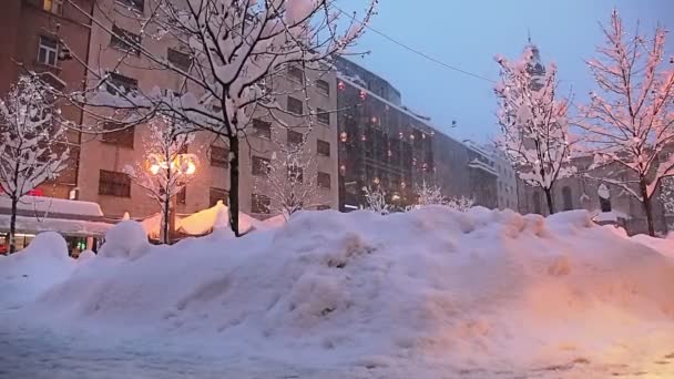 Zagrzeb Centrum miasta Kwiaty kwadrat podczas śniegu — Wideo stockowe