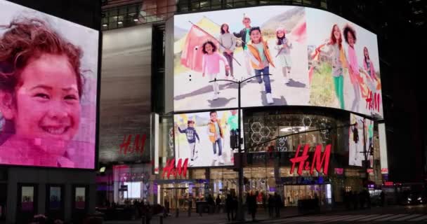 Broadway 'deki HM mağazası New York — Stok video