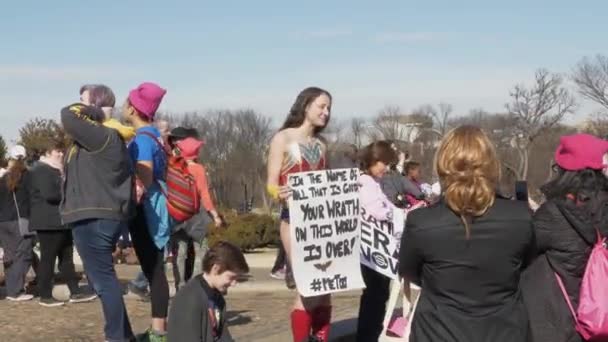 Demonstrationer av kvinnors mars i Washington — Stockvideo