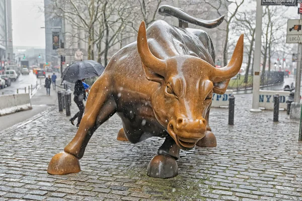 Charging Bull in Lower Manhattan New York — Stock Photo, Image
