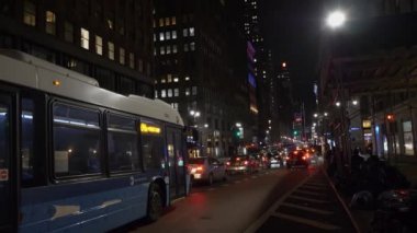 Beşinci Cadde ve Empire State Binası.