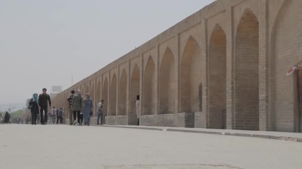 Isfahan Khaju brug — Stockvideo