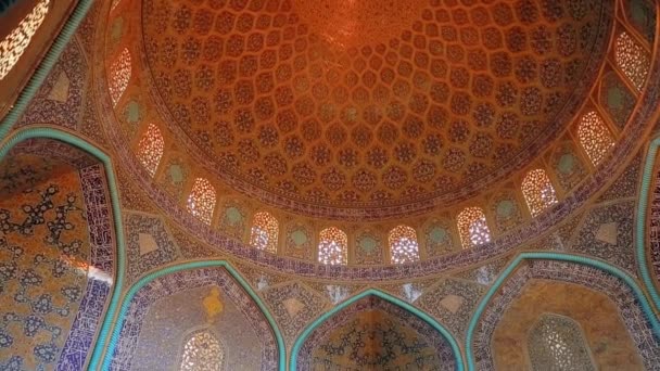 Interior de la mezquita Sheikh Lotfollah — Vídeos de Stock