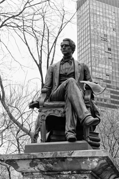 뉴욕 배터리 파크에 있는 윌리엄 헨리 수어드 조각품 — 스톡 사진