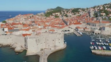 Dubrovnik eski şehir panorama insansız hava aracı atışı